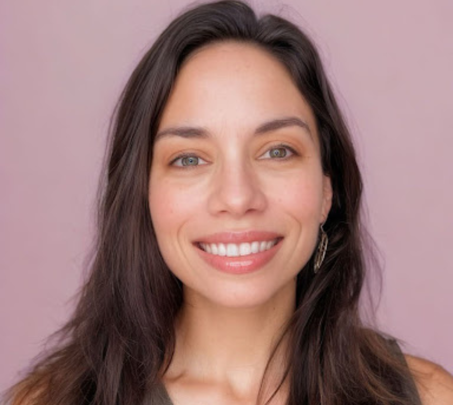 Headshot of Ashley Vassalo
